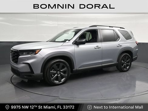 Used 2025 Honda Pilot Sport image 1