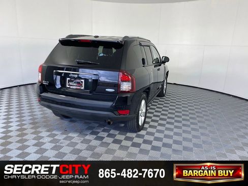 Used 2015 Jeep Compass Latitude w/ Sun/Sound Group AWD/4WD image 7