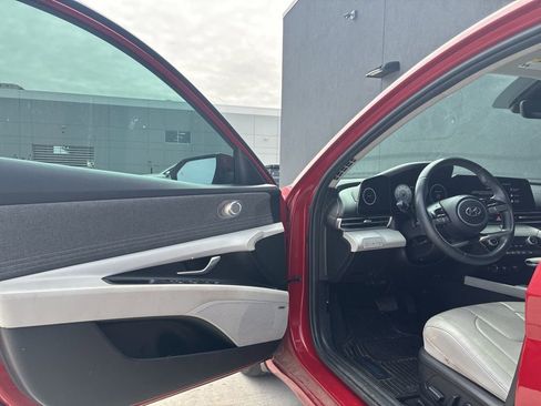 Used 2023 Hyundai Elantra Limited image 15