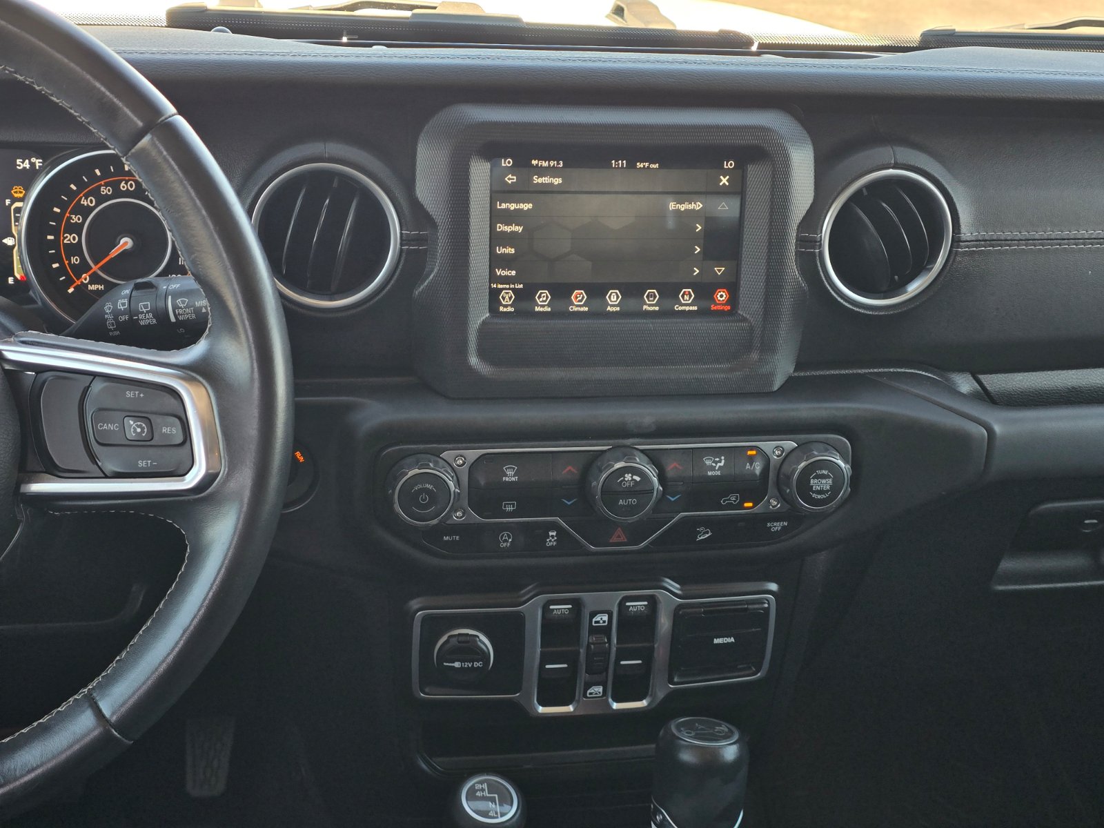 Used 2018 Jeep Wrangler Unlimited Sahara w/ LED Lighting Group AWD/4WD image 17