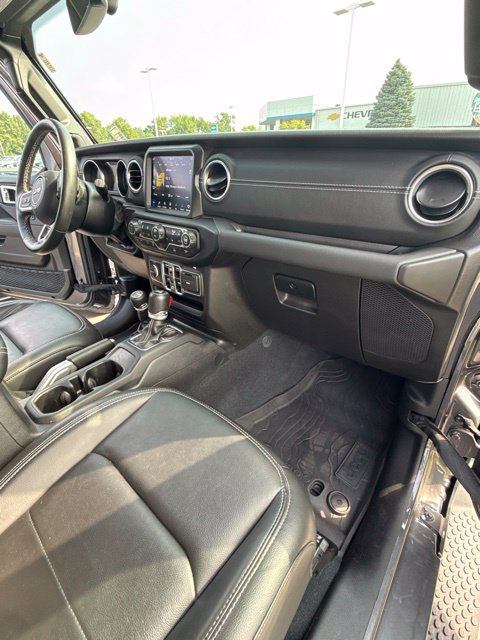 Used 2022 Jeep Wrangler Unlimited Sahara w/ Cold Weather Group AWD/4WD image 32