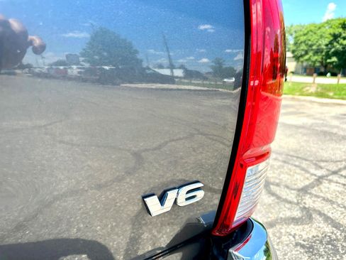 Used 2017 Toyota Tacoma SR5 image 39