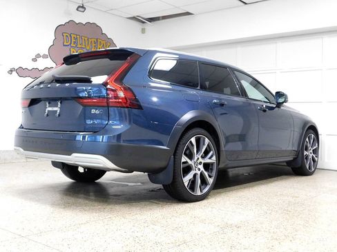 Used 2023 Volvo V90 B6 Cross Country Ultimate AWD/4WD image 4