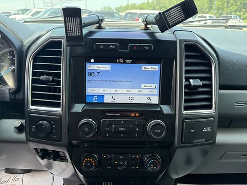 Used 2017 Ford F250 XLT w/ XLT Premium Package AWD/4WD image 26