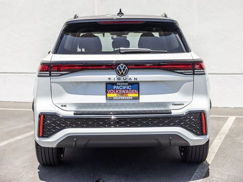 New 2026 Volkswagen Tiguan SE R-Line FWD image 4