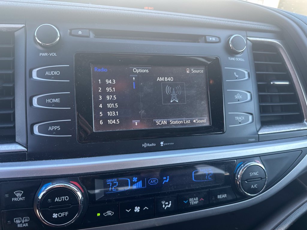Used 2015 Toyota Highlander Plus FWD image 12