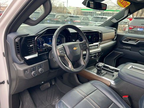 Used 2022 Chevrolet Silverado 1500 High Country w/ High Country Premium Package image 17