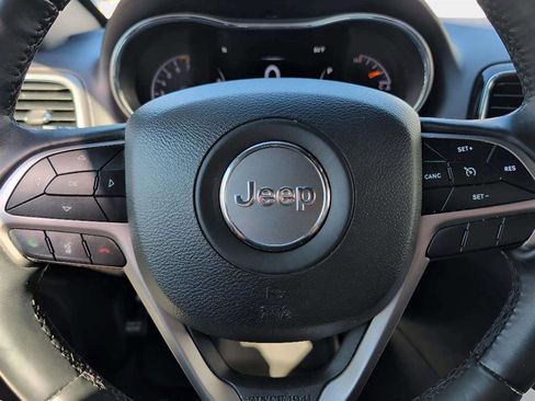 Used 2021 Jeep Grand Cherokee Laredo X image 10