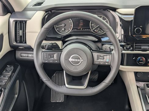 New 2025 Nissan Pathfinder SL image 25