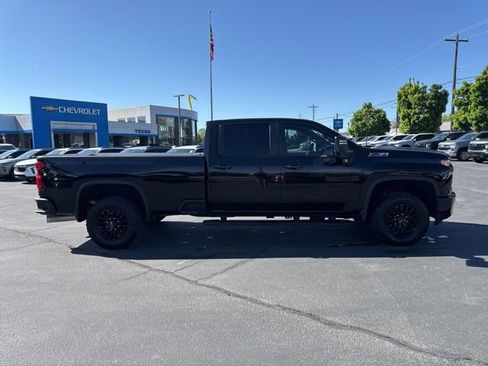Used 2022 Chevrolet Silverado 2500 LT w/ Midnight Edition AWD/4WD image 8