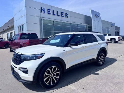 Used 2022 Ford Explorer ST-Line w/ Class IV Trailer Tow Package AWD/4WD image 3