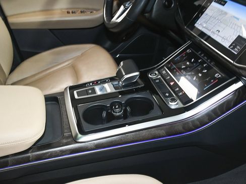 Used 2021 Audi Q8 Premium Plus w/ Premium Plus Package image 78