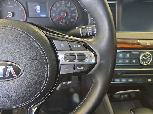 Used 2017 Kia Cadenza Premium w/ Luxury Package image 21