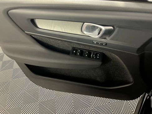 Used 2025 Volvo XC40 B5 Plus image 24