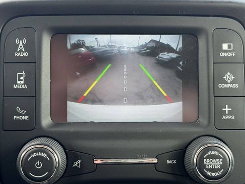 Used 2016 Jeep Renegade Latitude FWD image 18