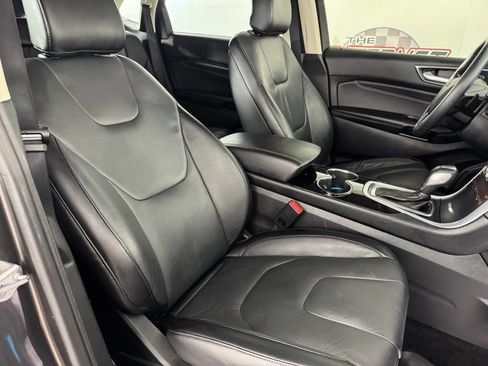 Used 2018 Ford Edge Titanium w/ Ford Safe & Smart Package FWD image 33