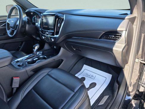 Used 2023 Chevrolet Traverse LT image 18