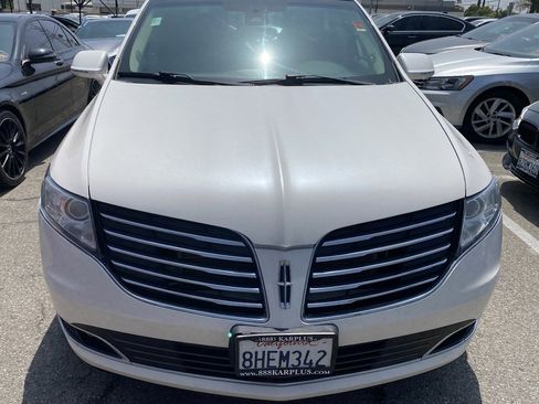 Used 2019 Lincoln MKT AWD image 3