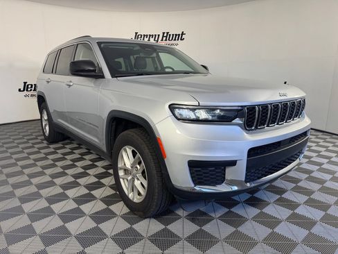 Used 2021 Jeep Grand Cherokee L Laredo w/ Luxury Tech Group I RWD image 6