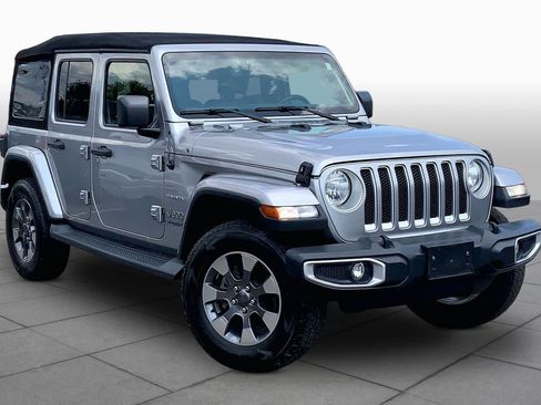 Used 2018 Jeep Wrangler Unlimited Sahara w/ Dual Top Group AWD/4WD image 3