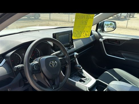 Used 2021 Toyota RAV4 LE AWD/4WD image 9