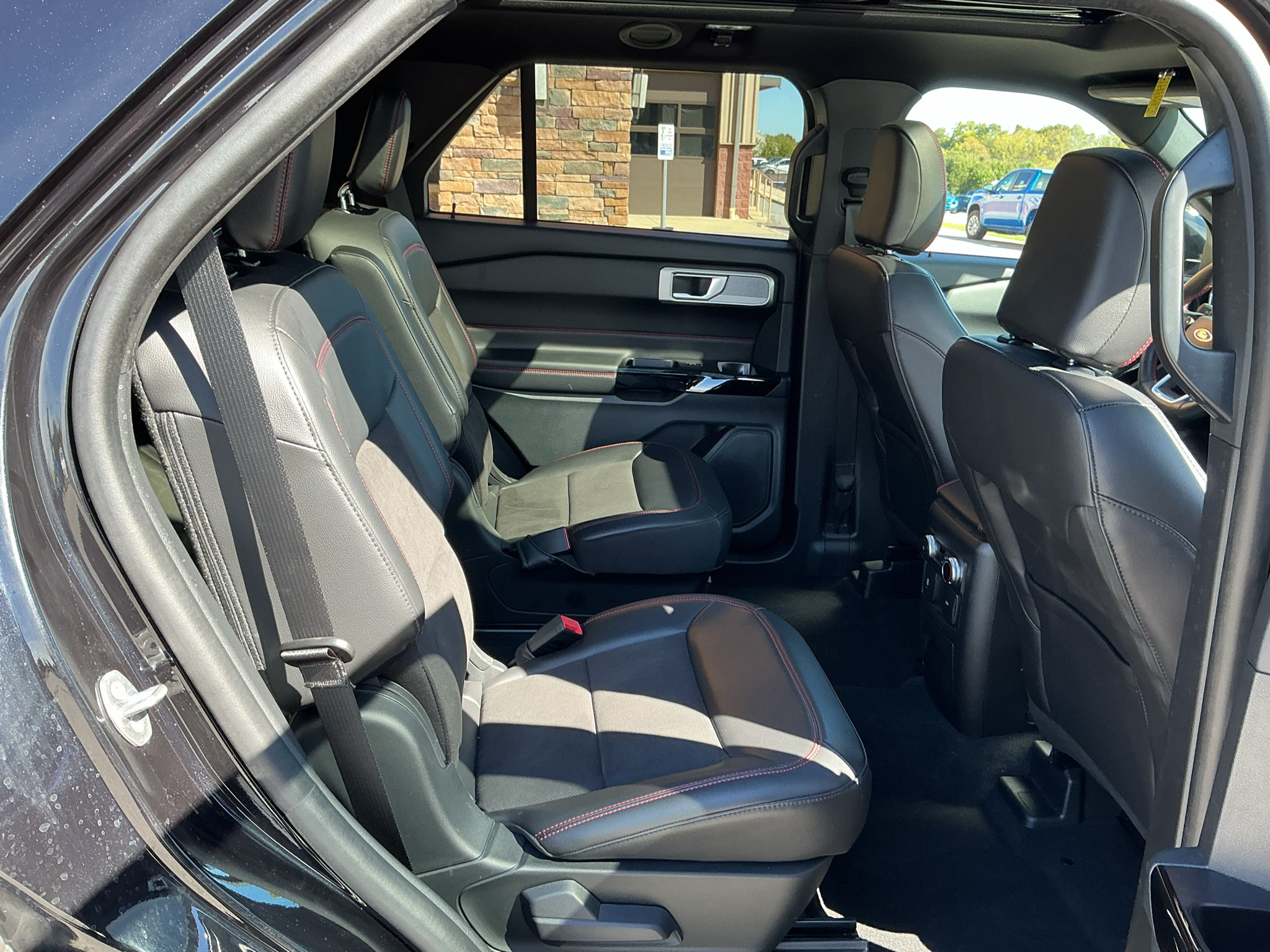 Used 2023 Ford Explorer ST-Line w/ Class IV Trailer Tow Package AWD/4WD image 22