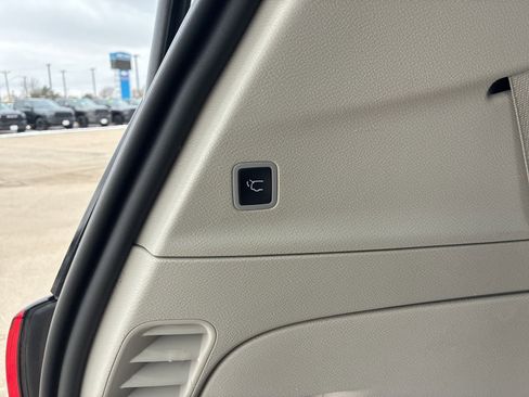 Used 2019 Chrysler Pacifica Touring-L image 7