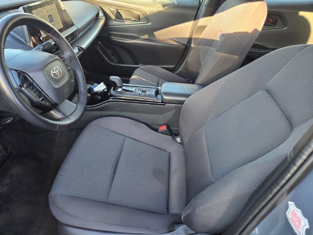 Certified 2025 Toyota Prius LE FWD image 18