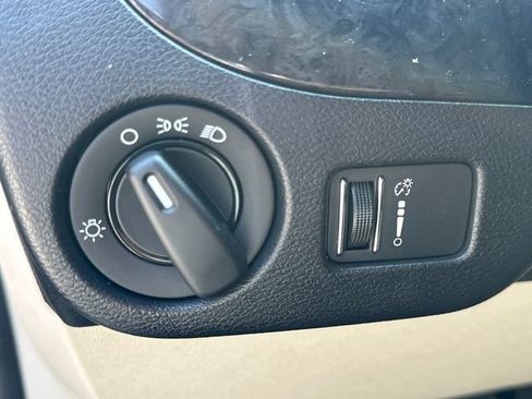 Used 2018 Dodge Grand Caravan SE w/ UConnect Hands-Free Group FWD image 26