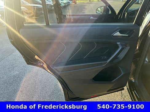 Used 2022 Volkswagen Tiguan SE image 11