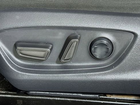 Used 2019 Toyota Camry LE image 11