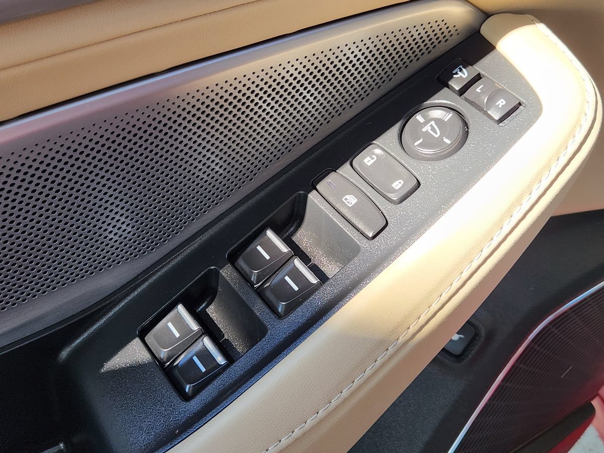 Used 2025 Acura MDX w/ Technology Package FWD image 32