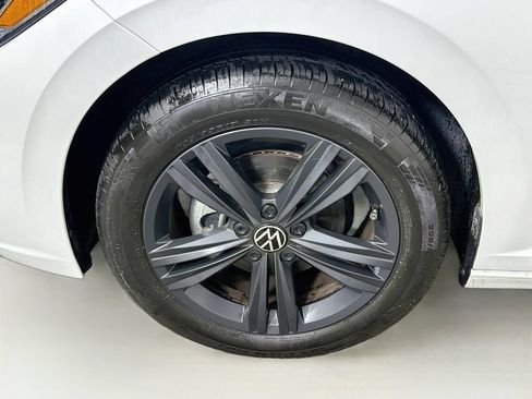 Used 2024 Volkswagen Jetta SE w/ Panoramic Sunroof Package FWD image 25