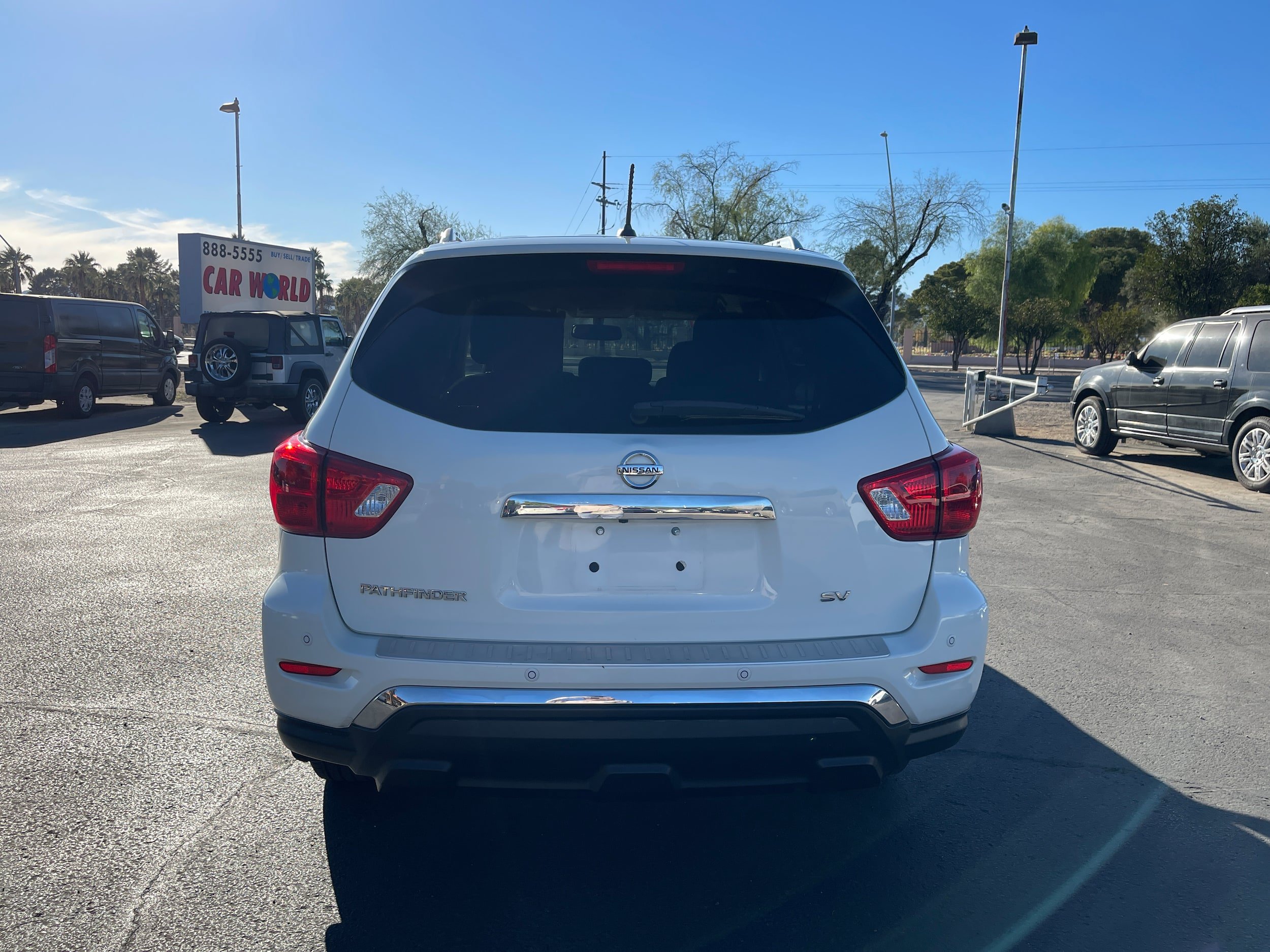 Used 2018 Nissan Pathfinder SV FWD image 4