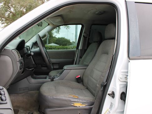 Used 2004 Ford Explorer XLS image 10