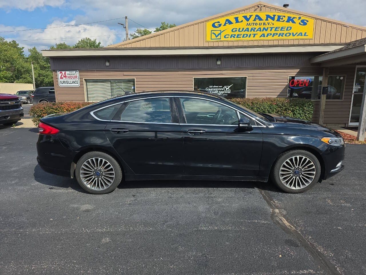 Used 2017 Ford Fusion SE w/ Fusion SE Technology Package AWD/4WD image 5