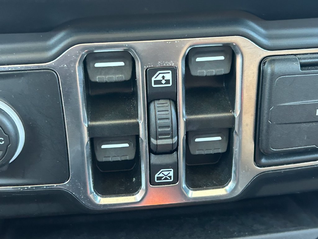 Used 2022 Jeep Gladiator Overland w/ Popular Equipment Package AWD/4WD image 29