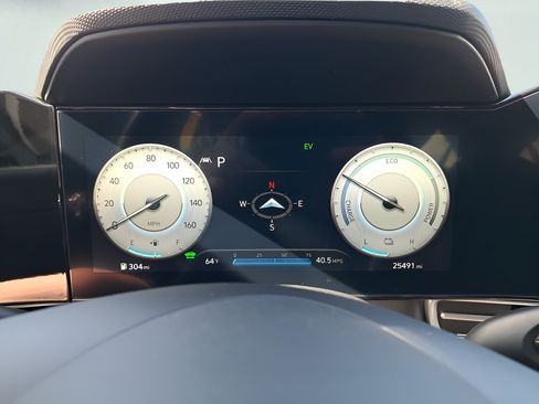Used 2023 Hyundai Elantra Limited FWD image 22