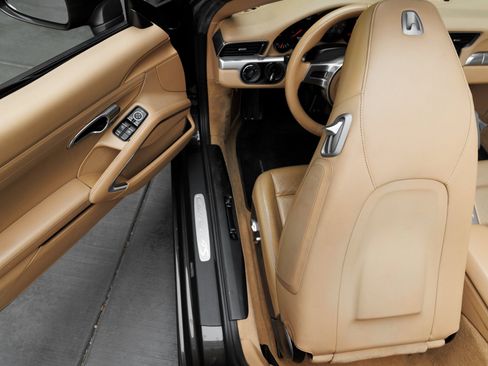 Certified 2013 Porsche 911 Carrera 4S image 25