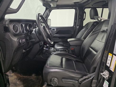 Used 2018 Jeep Wrangler Unlimited Sahara w/ Uconnect 4C Nav & Sound Group image 9