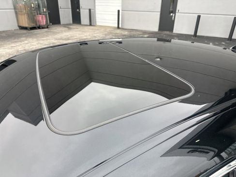 Certified 2022 Lexus ES 300h w/ Premium Package image 10