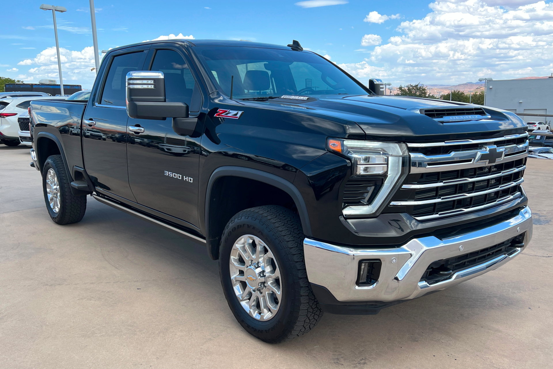 Used 2025 Chevrolet Silverado 3500 LTZ w/ LTZ Convenience Package AWD/4WD image 8