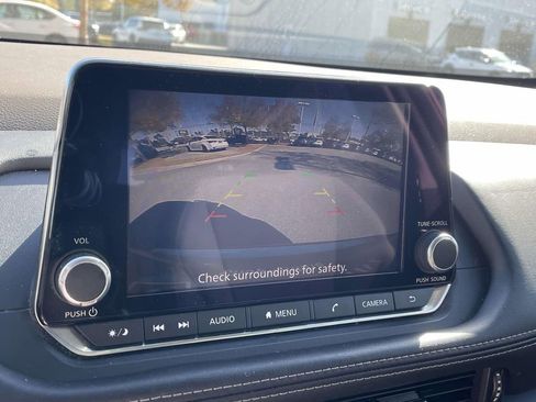 Used 2023 Nissan Rogue S image 25