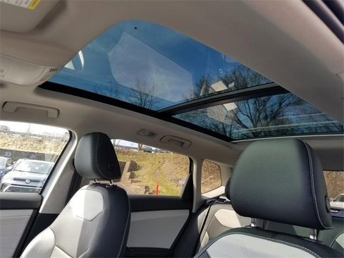 New 2025 Volkswagen Taos SEL image 7