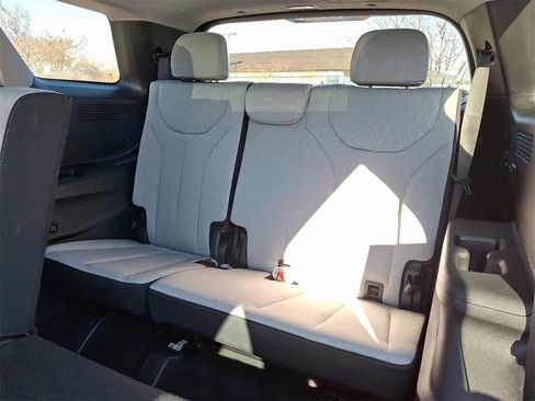 Used 2022 Hyundai Palisade SE image 12