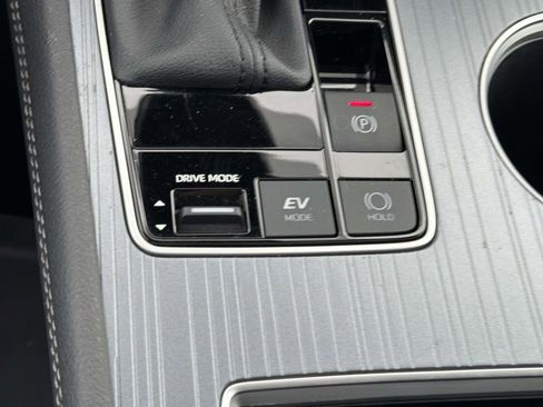 Used 2025 Toyota Sienna XLE image 16