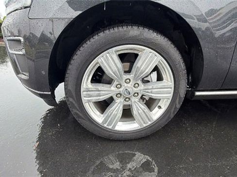 Used 2024 Ford Expedition Platinum image 10