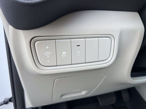 Used 2025 Kia Soul LX w/ LX Technology Package FWD image 15