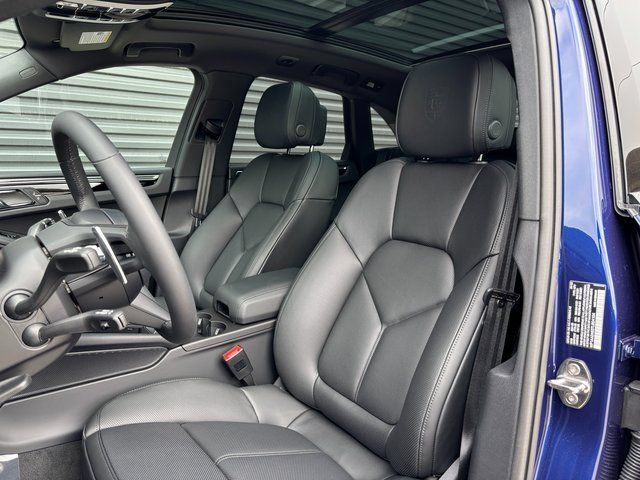 Certified 2026 Porsche Macan AWD/4WD image 5