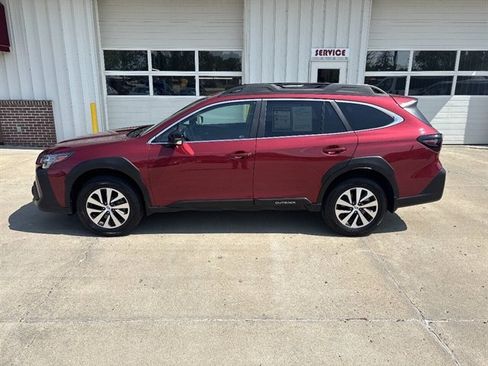 Used 2025 Subaru Outback Premium AWD/4WD image 1